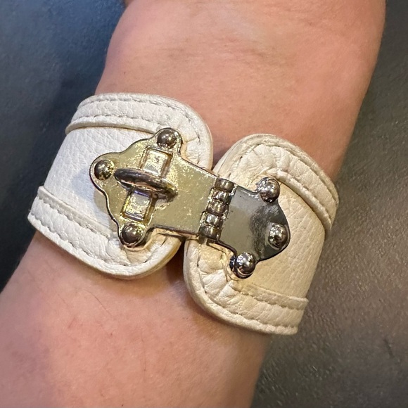 BCBG MAX AZRIA White Ivory Leather Cuff Bracelet Silver Turnlock R $48 - Picture 3 of 8